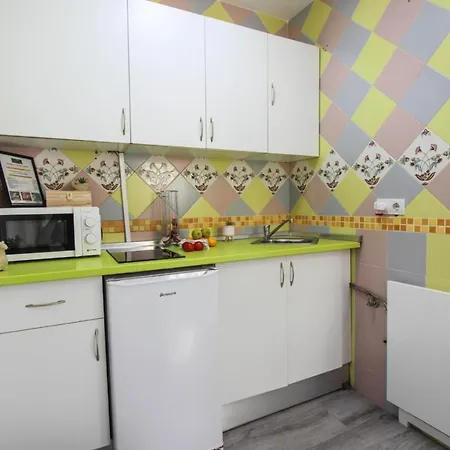 Estudio Jimena Calahonda En El Centro De Nerja