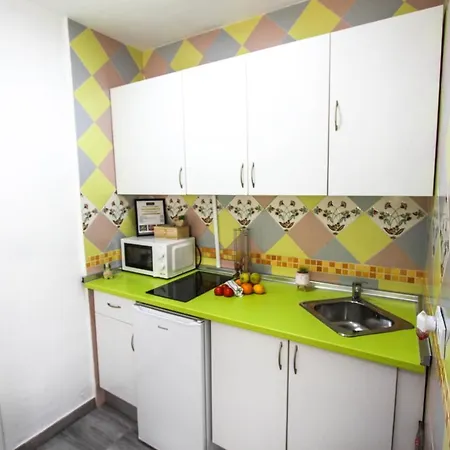 Estudio Jimena Calahonda En El Centro De Apartamento